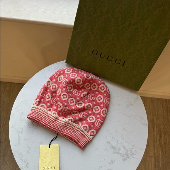 Gucci Red and Cream Knit Beanie m size . For kids - Picture 1 of 5